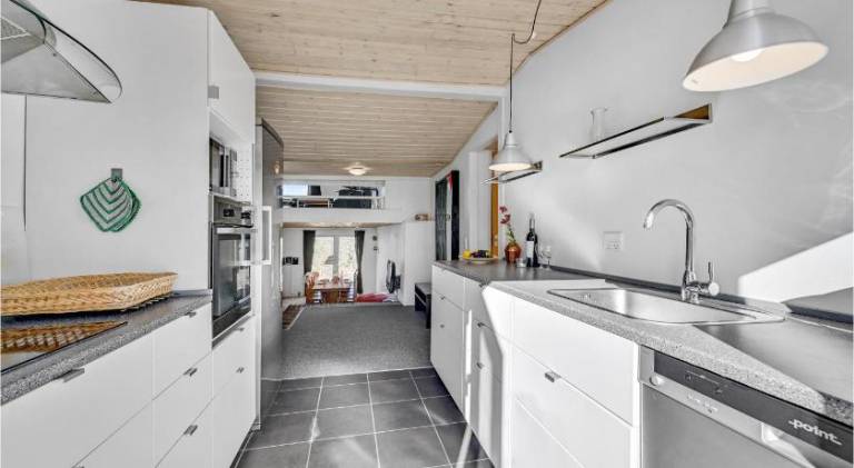 Vacation home with jacuzzi — photo 2