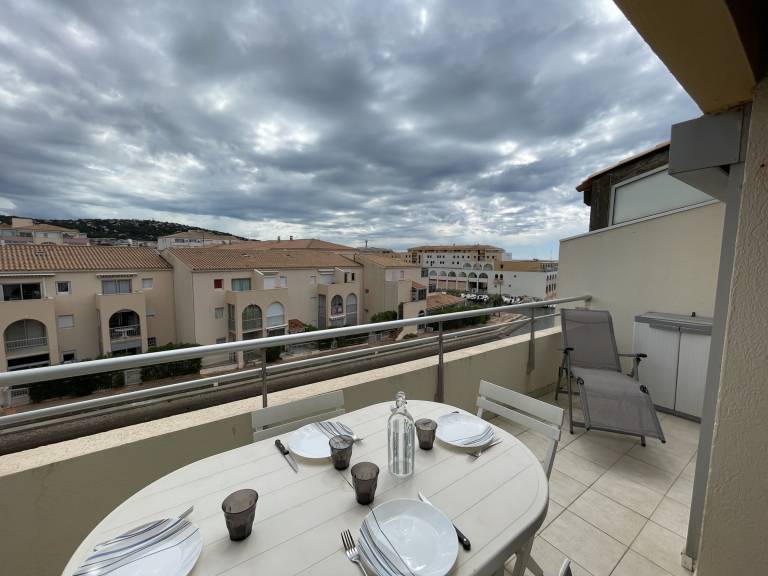 Lovely 2BR loft, near beach, parking included, pets allowed — photo 5