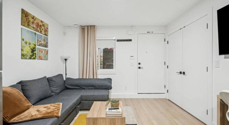 NEST Modern 2BR Basement Retreat in South Surrey