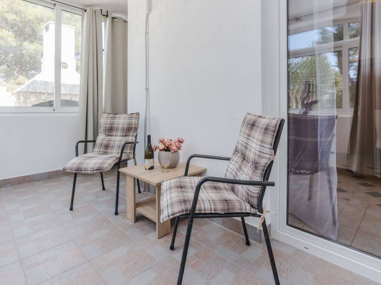 Rental apartment with garden, terrace & barbecue — photo 3
