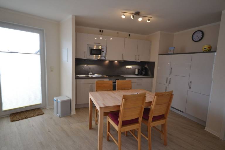 Moderne Ferienwohnung für 3 Personen mit Meerblick in Strand- und Yachthafennähe — photo 3