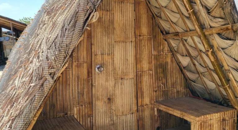 Nice lodge with yard | Close to the beach | Pet-friendly in Calatagan