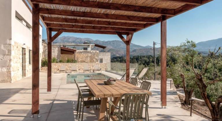 Villa with private pool, patio & yard — photo 5