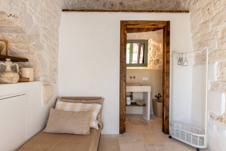 Trullo 'Pagliaio' with Shared Pool, Wi-Fi and Air Conditioning — photo 4