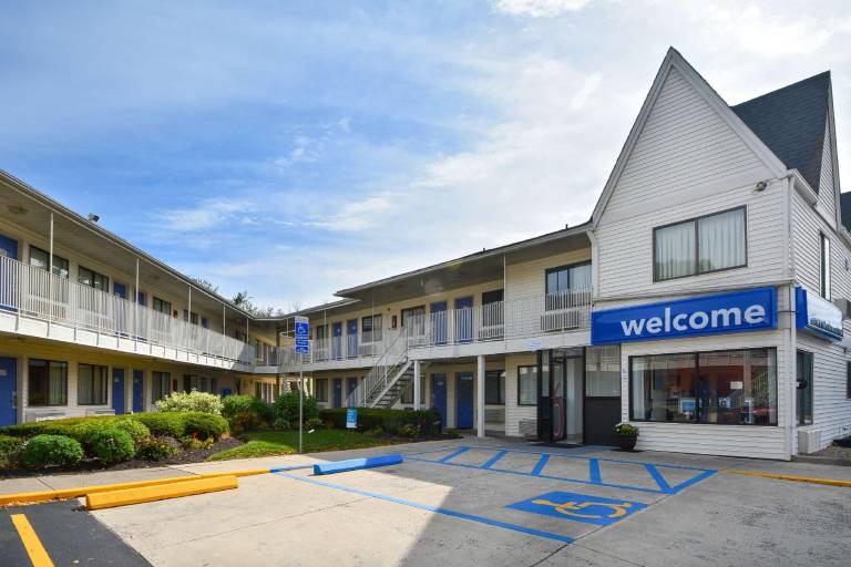Motel 6 Southington, CT - Hartford in Southington, CT