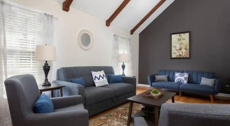 Vacation home | Pets allowed in Montgomery