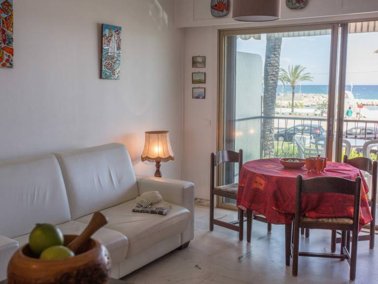 Seafront studio with terrace, near beaches and center, Free Wifi — photo 3
