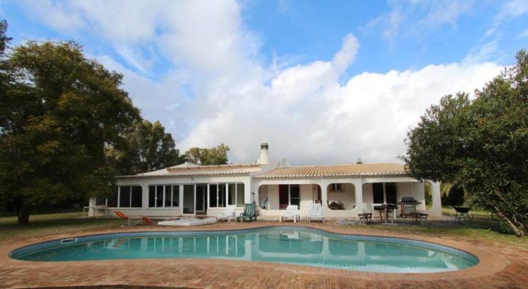 Villa with pool in Portimão
