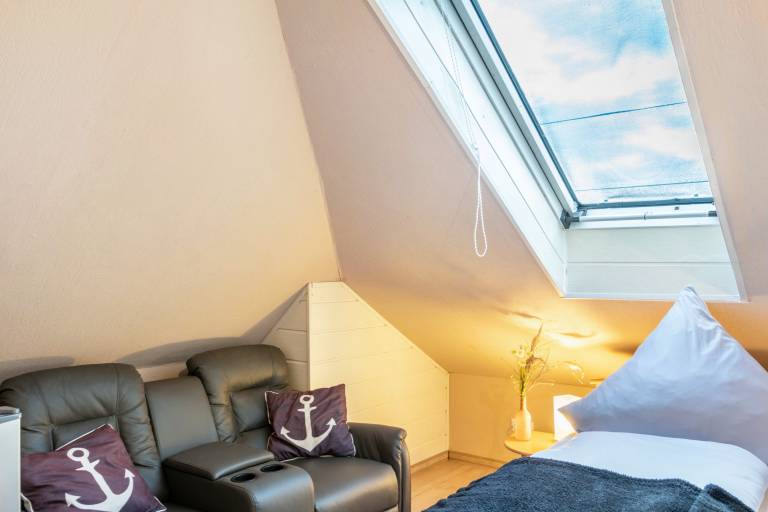 Dedicated room with fast internet, terrace & yard | Garden view — photo 4