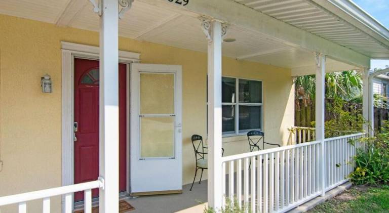 Elegant Retreat Close to Beach & Arts District — photo 4