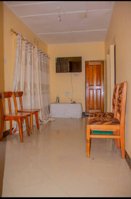 Child-friendly charming house with yard | Pets allowed — photo 3
