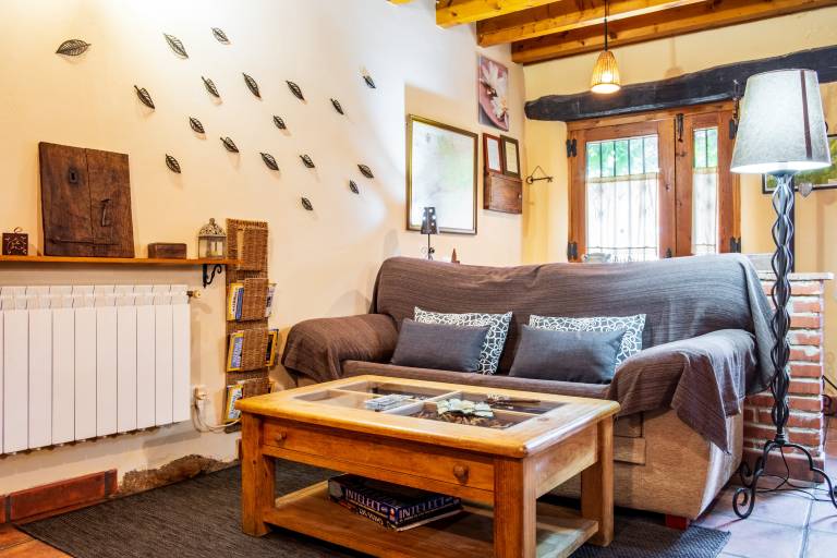 Fully equipped vacation home with fast internet, jacuzzi & grill | Mountain view | Pets allowed — photo 2