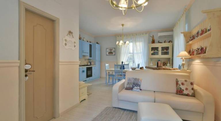 Holiday apartment with patio, yard & private pool | Close to the beach | Pets allowed — photo 2