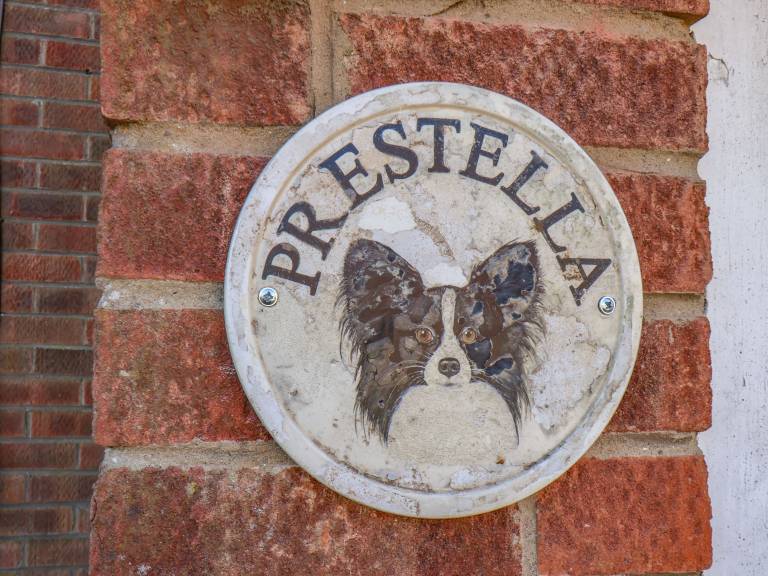 Family-friendly charming cottage with yard | Beach view | Pets allowed — photo 3