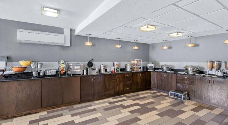 Best Western Luxbury Inn Fort Wayne — photo 5
