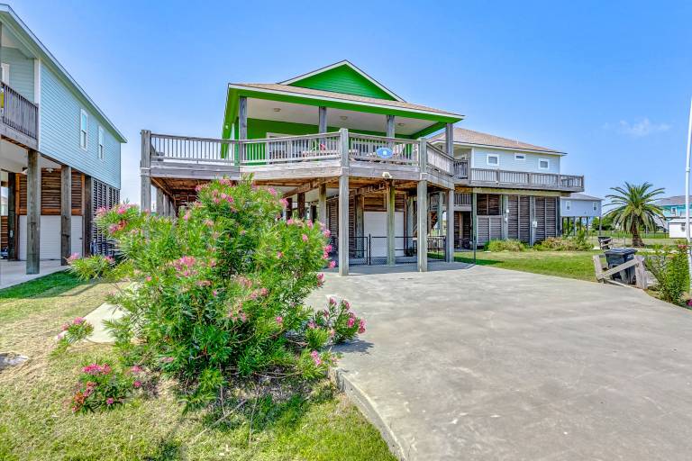 House with grill & garden in Bolivar, TX