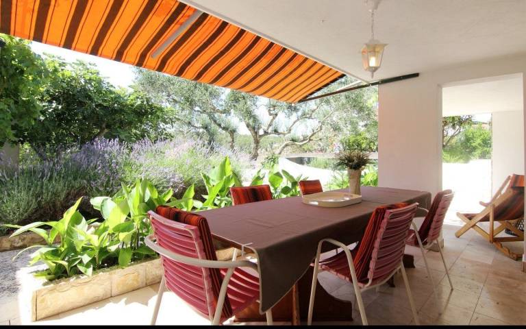 Apartment with patio & garden | Sea view — photo 2