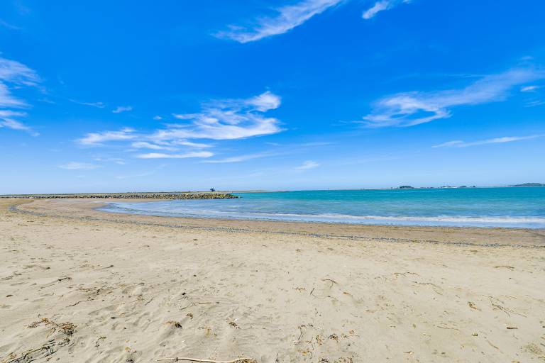 Peaceful Eureka Beach Cottage w/ 30-Foot Dock — photo 2