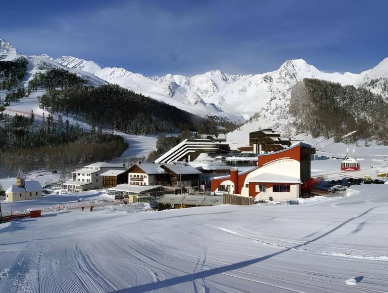 Serviced apartment with barbecue, sauna & patio | Next to the ski | Pets are welcome in Senales