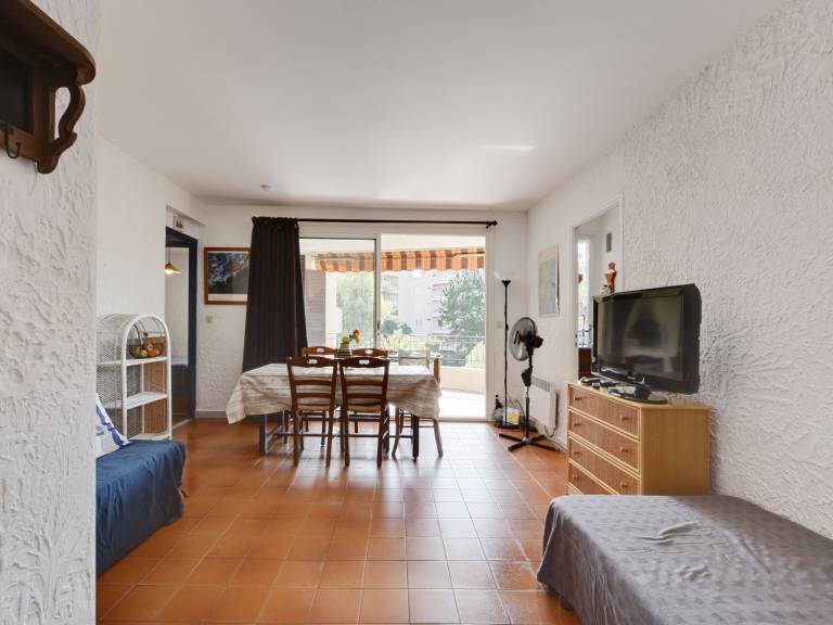 Rental apartment with patio & garden — photo 2