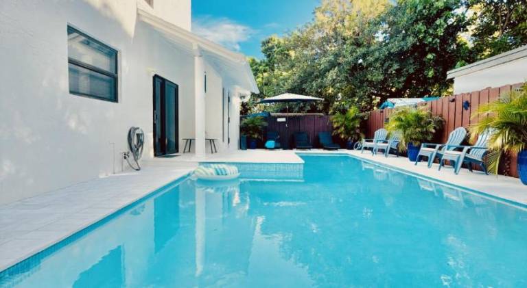 Vacation home with pool | Pets are welcome — photo 2