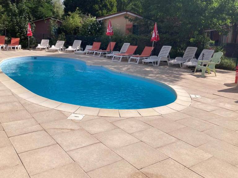 Family-oriented chalet with terrace & heated pool | Pet-friendly — photo 3