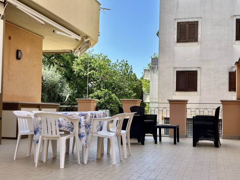 Holiday apartment with terrace — photo 2