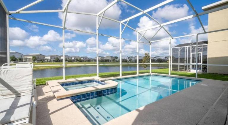 House with pool & hot tub — photo 3