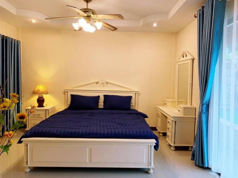 Charming villa with pool & jacuzzi | Suitable for remote work | Pets are welcome — photo 2