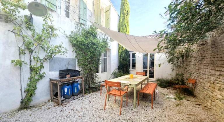 Vacation home with barbecue, patio & garden — photo 3