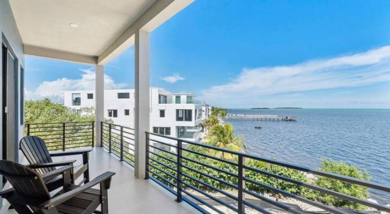 Brand New Oceanside Paradise Waterfront with Pool and Hot Tub — photo 4