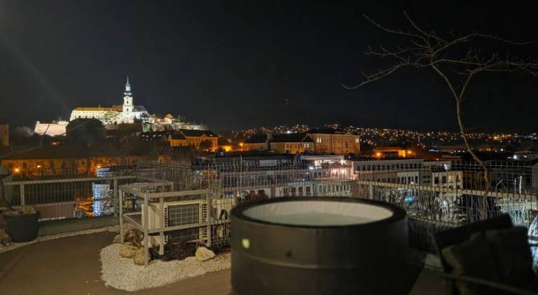 Apartment with jacuzzi — photo 3
