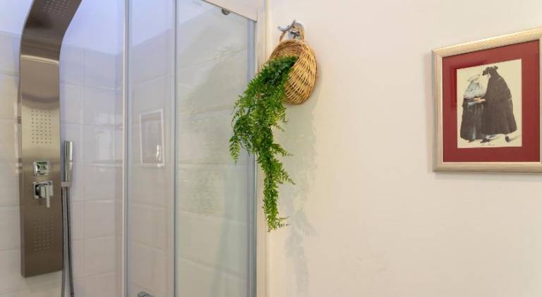 Apartment with hot tub — photo 4