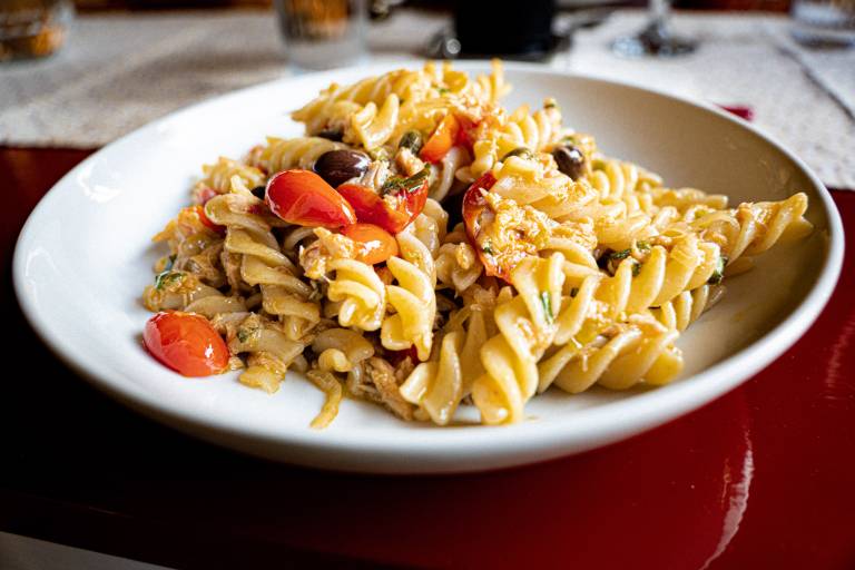 Agriturismo Sant'Emilia con Ristorante - Tra Mare e Città - Pomarance -Toscana: Camera doppia n. 5 - Colazione gratuita, Bagno privato, 24 mq, Ristorante — photo 4