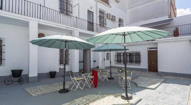 Wonderful rental apartment with patio & yard | Next to Alcázar of Jerez de la Frontera | Pet-friendly in Jerez de la Frontera