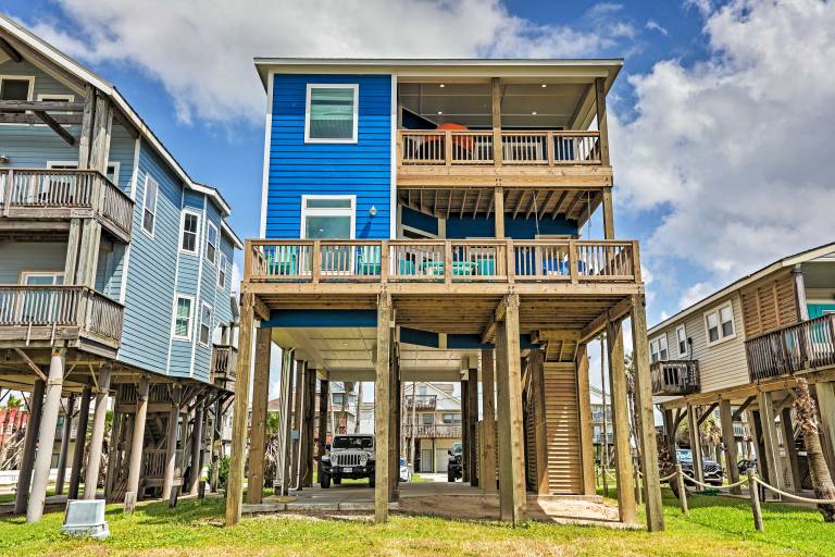 ‘Villa Azul’ Home in Galveston w/ Ocean-View Deck! — photo 3