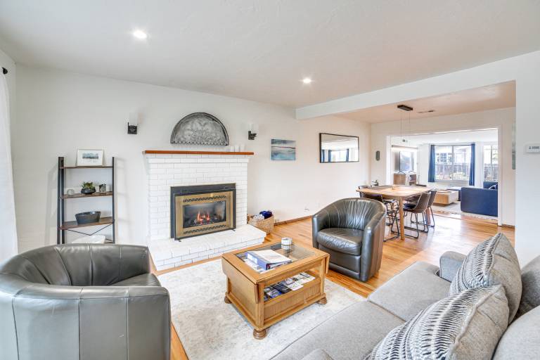 Seaside Vacation Rental w Patio Near Monterey Bay