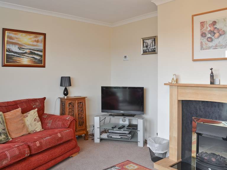 Family-oriented beautiful cottage with yard | Pet-friendly — photo 2