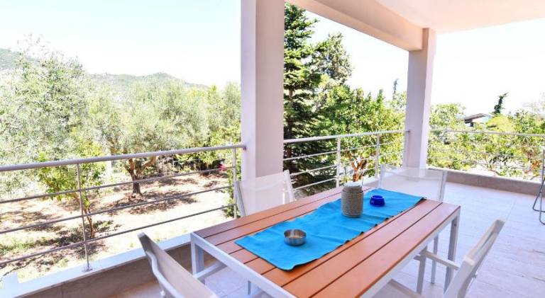 Vacation home with patio, grill & yard | Next to the beach | Dogs allowed — photo 3
