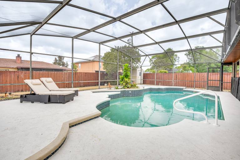 6 Mi to Gemini Springs Park Chic Home w Pool