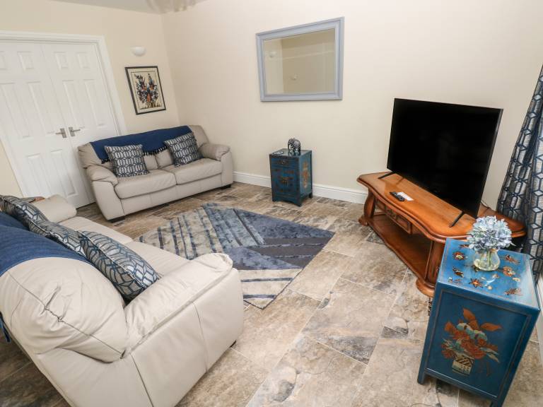 Cottage with garden | Beach view — photo 3