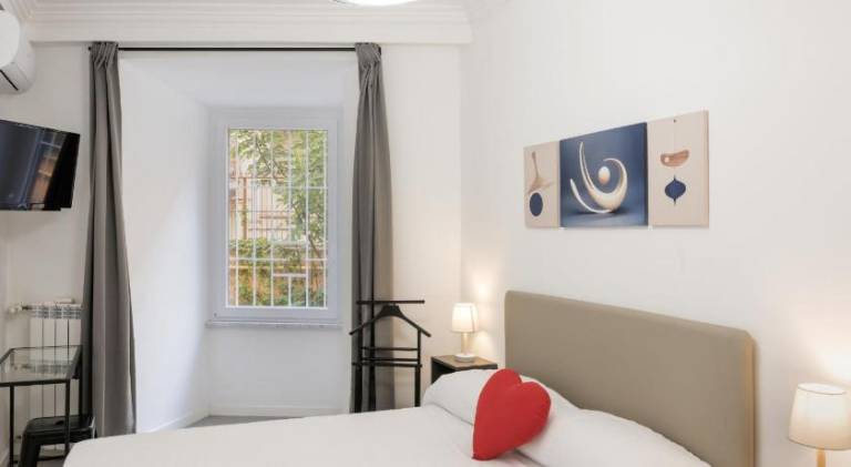 Fully equipped rental apartment with patio | Near St. Peter's Basilica | Pets are welcome in Vittoria
