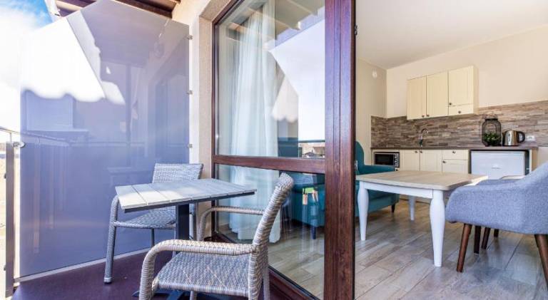 Serviced apartment with terrace — photo 5