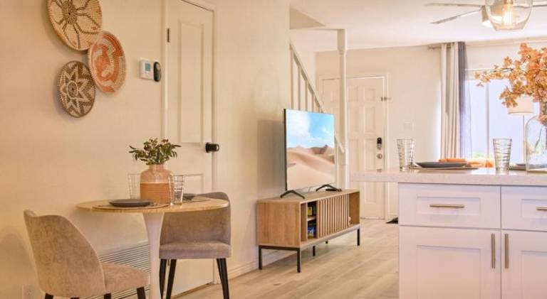 The Scott Getaway - Walkable to Old Town, remodeled space, outdoor pool! — photo 2