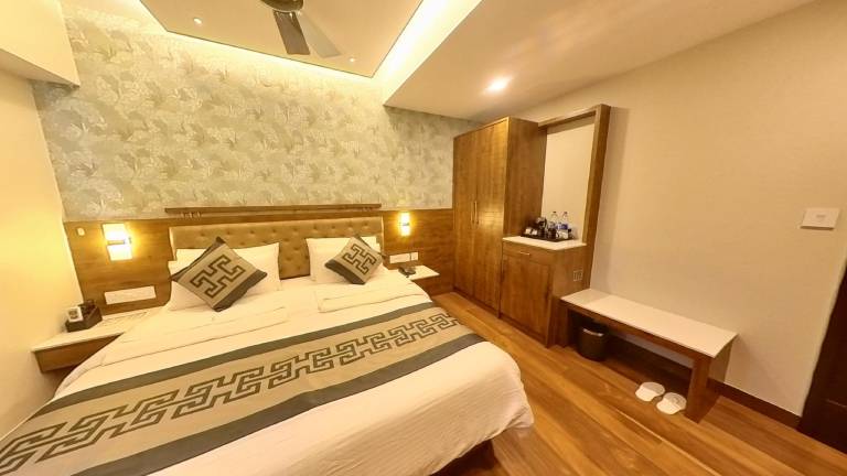 Hotel G R T SQUARE