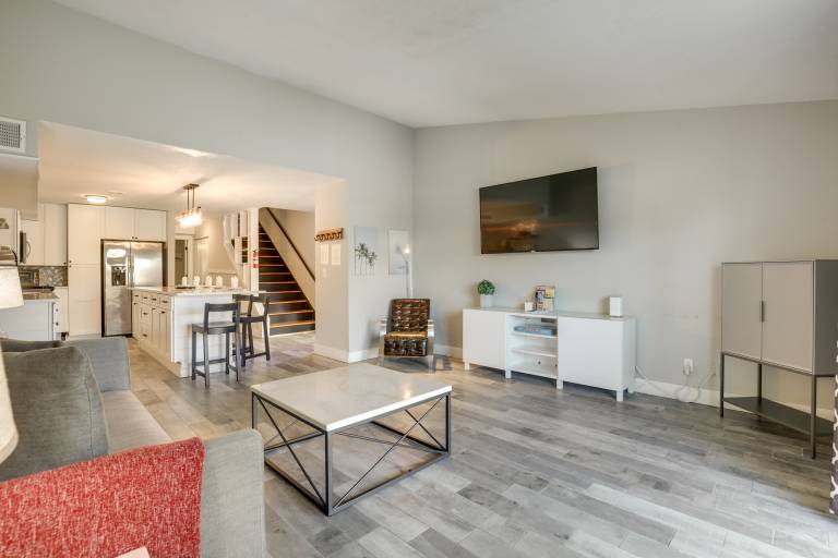 Prime Spot Near Dtwn! Modern Anastasia Island Home — photo 4