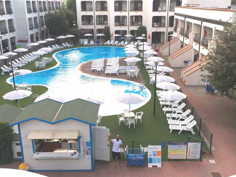 Lovely apartment with yard, pool & hot tub | Pets are welcome — photo 5