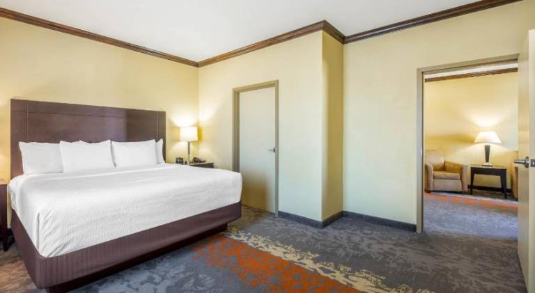 La Quinta Inn & Suites by Wyndham Eastland — photo 2