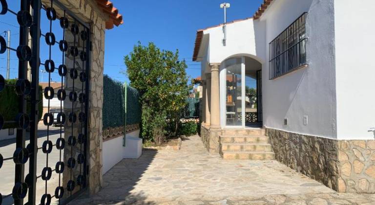 House with garden, barbecue & terrace — photo 4