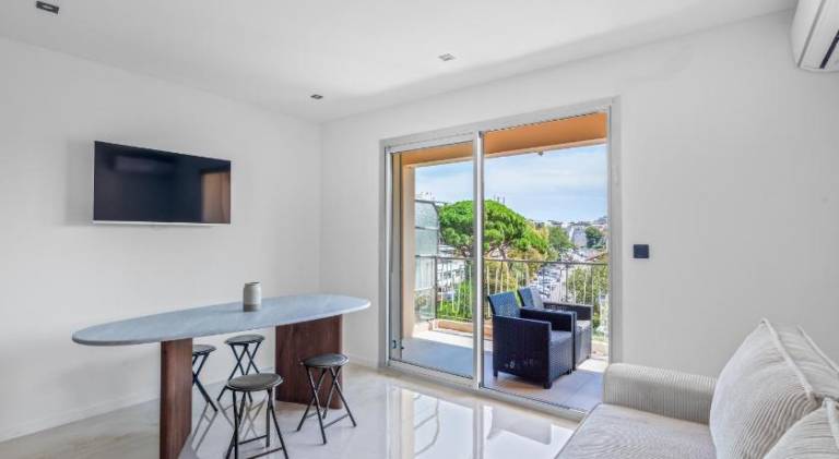 Lovely rental apartment with patio | Close to the beach | Pets allowed — photo 2